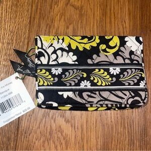 New Vera Bradley wallet with keychain in Baroque pattern🌸